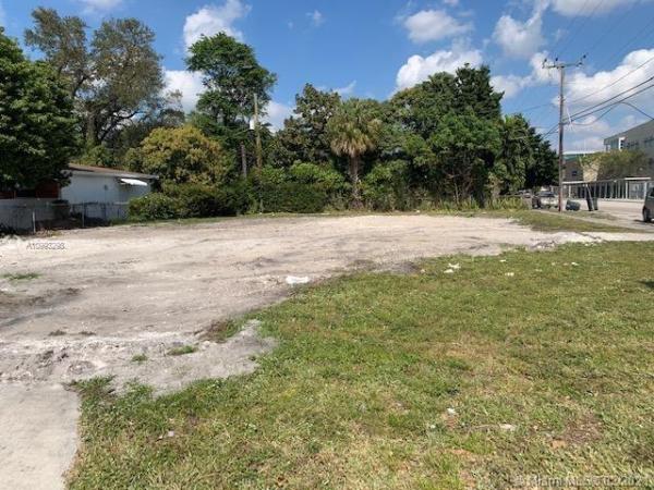 Irons Manor High Pine, 695 NE 135th St, North Miami, Florida 33161, image 2