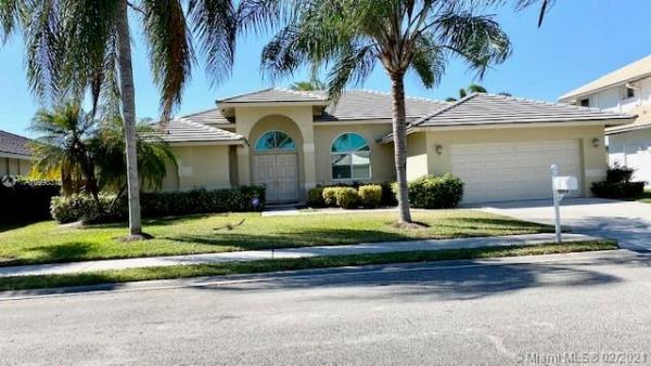 Emerald Lake Estates At The Landings, 10212 SW 12th St, Pembroke Pines, Florida 33025, image 2