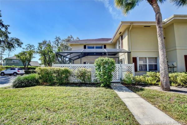 Stamford At Royal Palm Beach, 30 Clinton Ct #B, Royal Palm Beach, Florida 33411, image 2