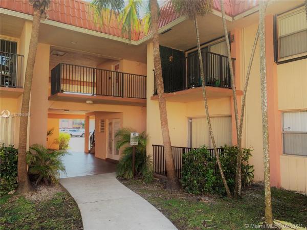 Kendallwood Villas, 10477 SW 108th Ave #128, Kendall, Florida 33176, image 2