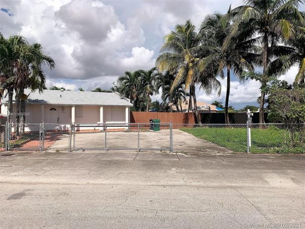 Royale Green, 4404 SW 129th Ave #n/a, Kendale Lakes, Florida 33175, image 2