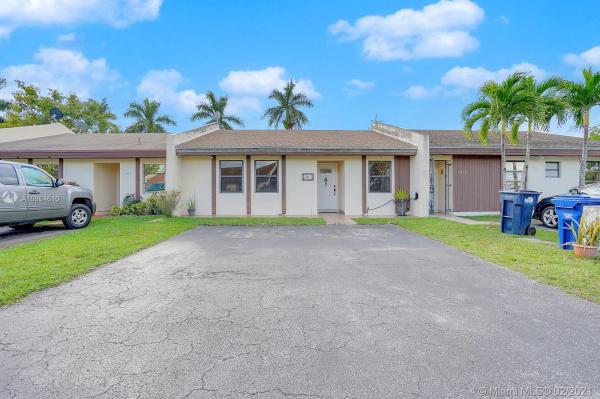 Bent Tree Center, 5012 SW 139th Pl, Kendale Lakes, Florida 33175, image 2