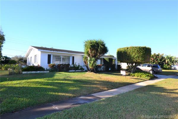 Lake Osborne Estates, 2117 Lake Bass Cir, Lake Worth, Florida 33461, image 2