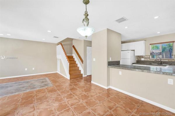 Paseo Real, 6225 SW Kendale Lakes Cir #260, Kendale Lakes, Florida 33183, image 2