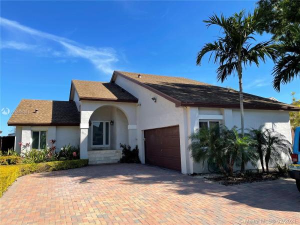 Patio Homes At Lakes Of The Meadow, 4233 SW 147th Ct, Kendall West, Florida 33185, image 2
