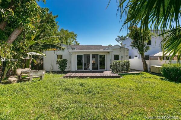 Surprise Lake, 345 W 46th St, Miami Beach, Florida 33140, image 2