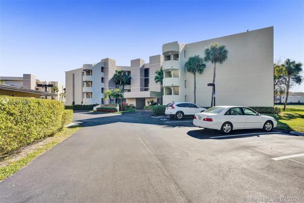 Camino Real Village, 5651 Camino Del Sol #303, Boca Raton, Florida 33433, image 2