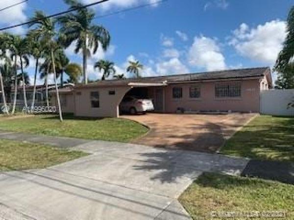 Heftler Homes, 4431 SW 104th Ct, Westwood Lakes, Florida 33165, image 2