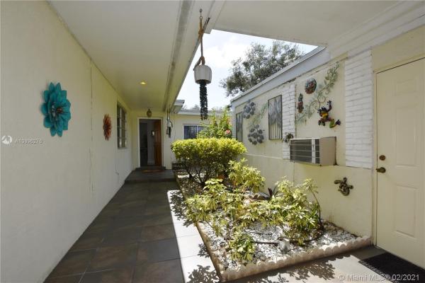 Sky Lake, 2110 NE 191st Dr, North Miami Beach, Florida 33179, image 2