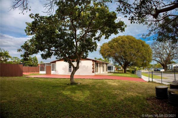 12835 SW 263rd Ter, Unincorporated Dade County, Florida 33032, image 2