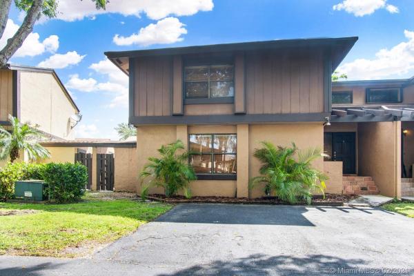 Woodgate North, 6711 SW 129th Ct, Kendale Lakes, Florida 33183, image 2