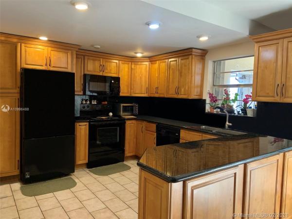 Kendale Lakes Townhouses, 8715 SW 137th Ave #8715, Kendale Lakes, Florida 33183, image 2