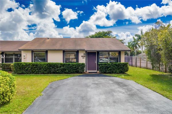 San Sebastian Townhouses, 4416 SW 136th Pl #4416, Kendale Lakes, Florida 33175, image 2