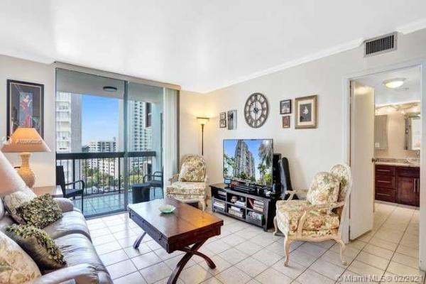 Brickell Bay Club, 2333 Brickell Ave #1104, Miami, Florida 33129, image 2