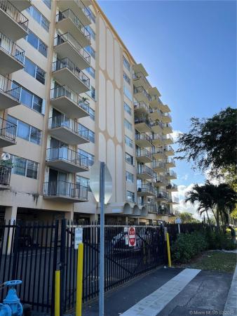 3 Horizons North, 1470 NE 125th Ter #204, North Miami, Florida 33161, image 2