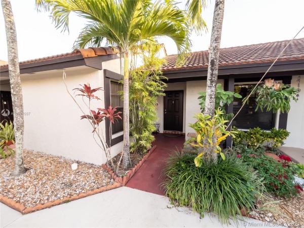 Village Homes At Lakes Of The Meadow, 14945 SW 49 Ln #6, Kendall West, Florida 33185, image 2
