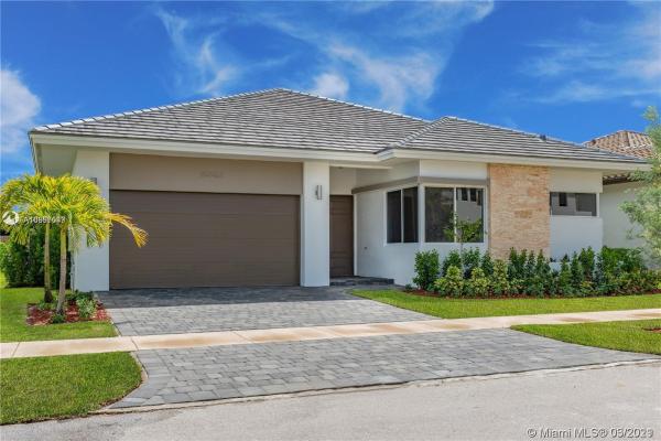 Venetian Parc, 15062 SW 177th Ter, Richmond West, Florida 33187, image 2
