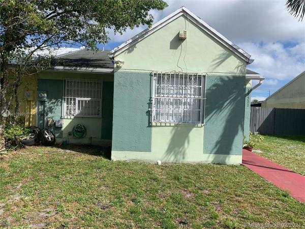 Garden Circle, 18351 NW 44th Pl, Miami Gardens, Florida 33055, image 2