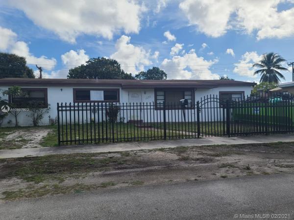 Scott Lake Manor, 1270 NW 179th Ter, Miami Gardens, Florida 33169, image 2