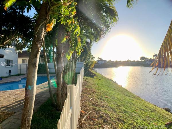 15658 SW 16th St, Unincorporated Dade County, Florida 33185, image 2