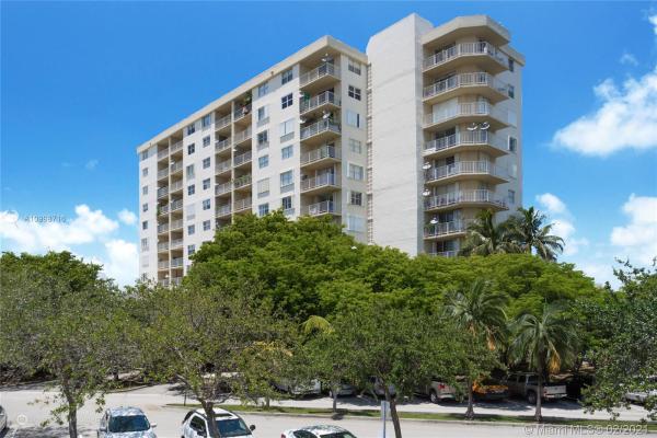 Stanton House, 6900 Bay Dr #5L, Miami Beach, Florida 33141, image 2