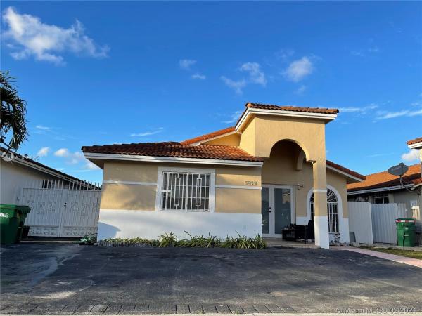 Berkshire West, 9079 NW 111th Ter, Hialeah Gardens, Florida 33018, image 2