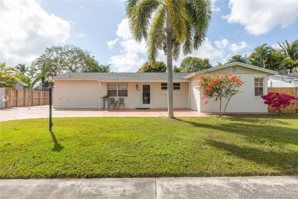 Pine Manor, 446 NW 17th Ct, Homestead, Florida 33030, image 2