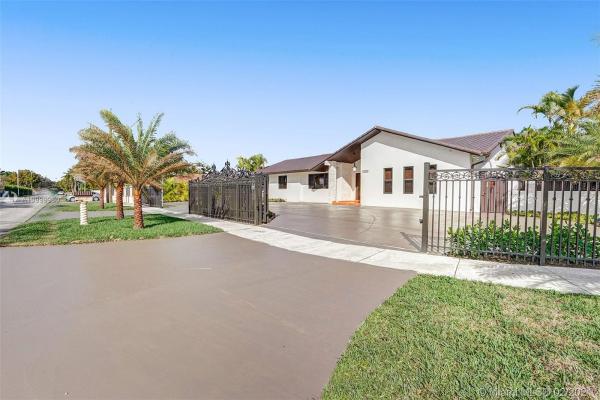 2985 SW 112th Ave, University Park, Florida 33165, image 2