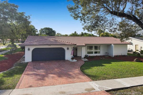Miami Lakes Residential, 13940 LEANING PINE DR, Miami Lakes, Florida 33014, image 2