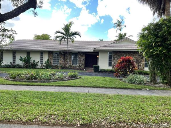 Loch Lomond, 16160 Aberdeen Way, Miami Lakes, Florida 33014, image 2