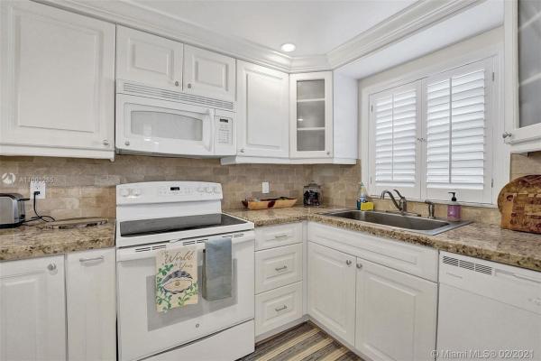 Live Oak Of Pine Island Ridge, 9450 Live Oak Pl #106, Davie, Florida 33324, image 2