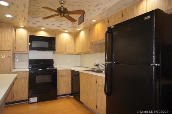 Lakeview Of The California Club, 20860 San Simeon Way #404-6, Ives Estates, Florida 33179, image 2