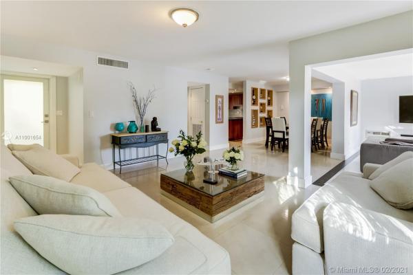 Spring Lakes Village, 10058 NW 4th Ln #10058, Fountainebleau, Florida 33172, image 2