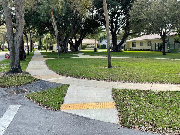 Miami Lakes Residential, 6960 Bottlebrush Dr, Miami Lakes, Florida 33014, image 2