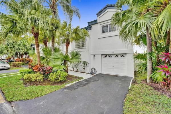 San Simeon, 230 NE 211 St #, Ives Estates, Florida 33179, image 2
