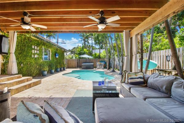 Surprise Lake, 4630 Royal Palm Ave, Miami Beach, Florida 33140, image 2