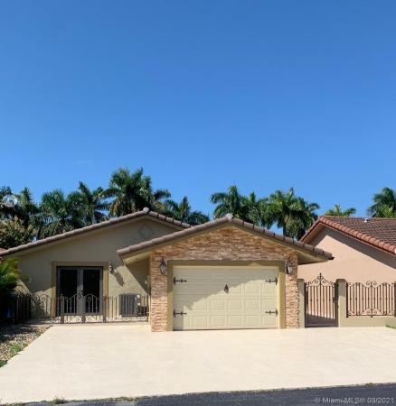 Tamiami Lakes, 1018 SW 136th Pl, Tamiami, Florida 33184, image 2