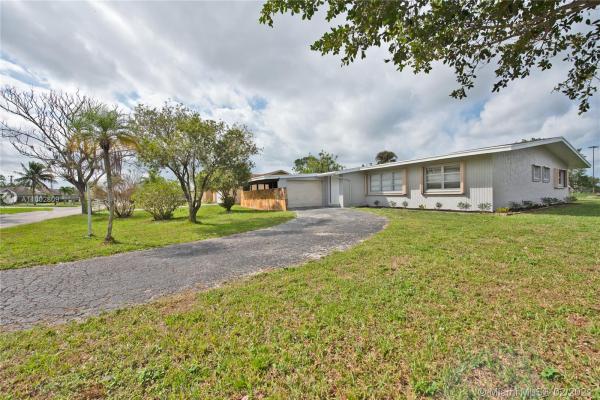The Willows, 197 Sandpiper Ave, Royal Palm Beach, Florida 33411, image 2