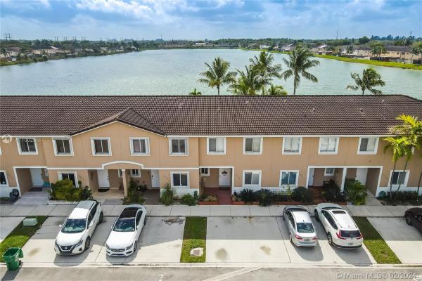 Weitzer Serena Lakes Townhomes, 14000 SW 172nd Ter, Richmond West, Florida 33177, image 2