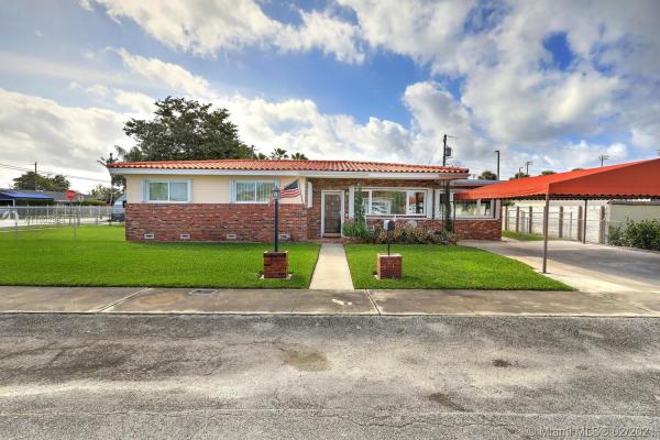 8900 SW 41st Ter, Westwood Lakes, Florida 33165, image 2