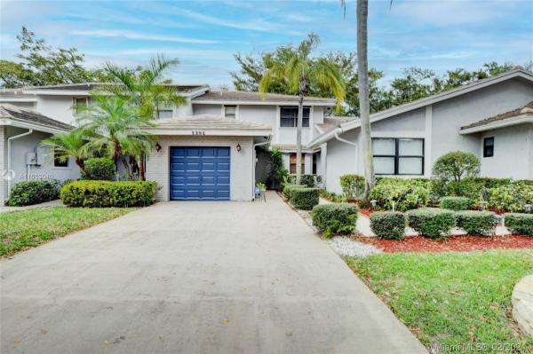 The Townhomes Of Deer Creek, 3281 Deer Creek Lake Shore Dr, Deerfield Beach, Florida 33442, image 2