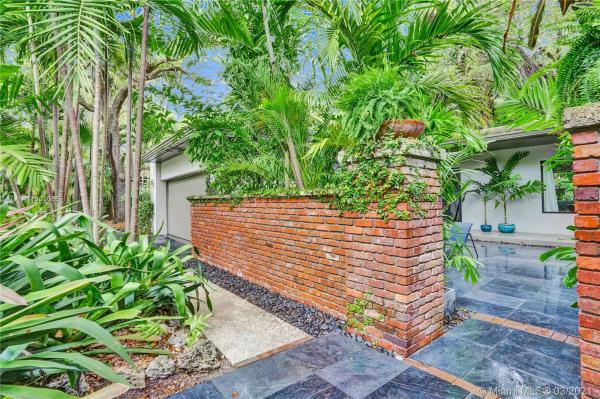 Sunrise Harbour, 151 Edgewater Dr, Coral Gables, Florida 33133, image 2