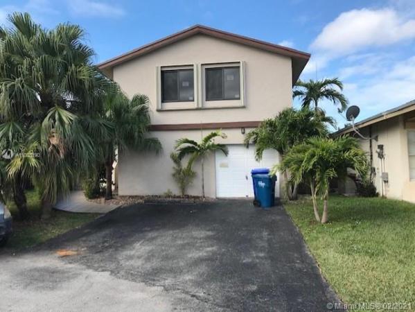 Fontainebleau Park West Villas, 970 NW 106th Ave Cir, Fountainebleau, Florida 33172, image 2