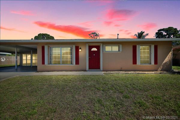 461 NE Elmore St, Florida 34983, image 2