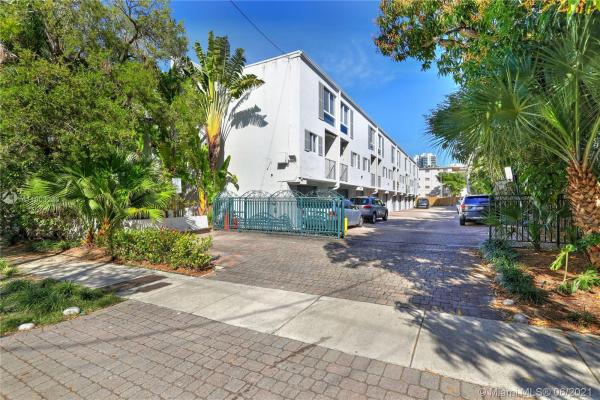 Peppertree Village Townhouses, 2964 Day Ave #3207, Miami, Florida 33133, image 2