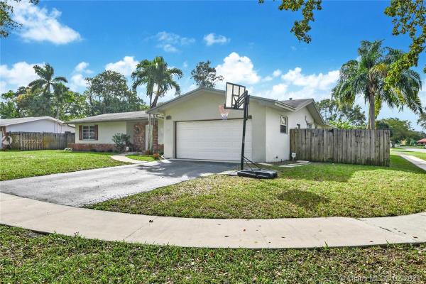 Mirror Lake Estates, 7560 NW 13th Ct, Plantation, Florida 33313, image 2