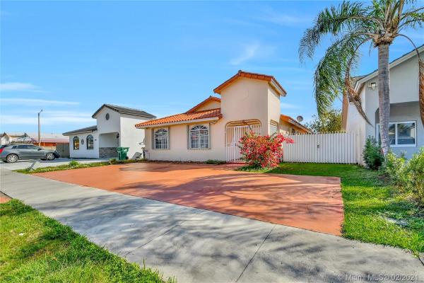 Villa Sevilla, 3845 SW 149th Pl, University Park, Florida 33185, image 2