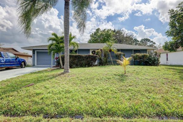 448 SE Justine Ter, Florida 34983, image 2