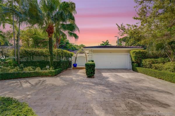 Coral Gables Country Club, 4000 Pinta Ct, Coral Gables, Florida 33146, image 2