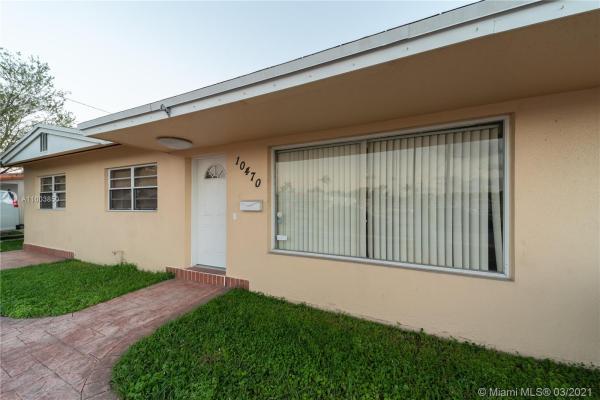 Heftler Homes, 10470 SW 40th St, Westwood Lakes, Florida 33165, image 2